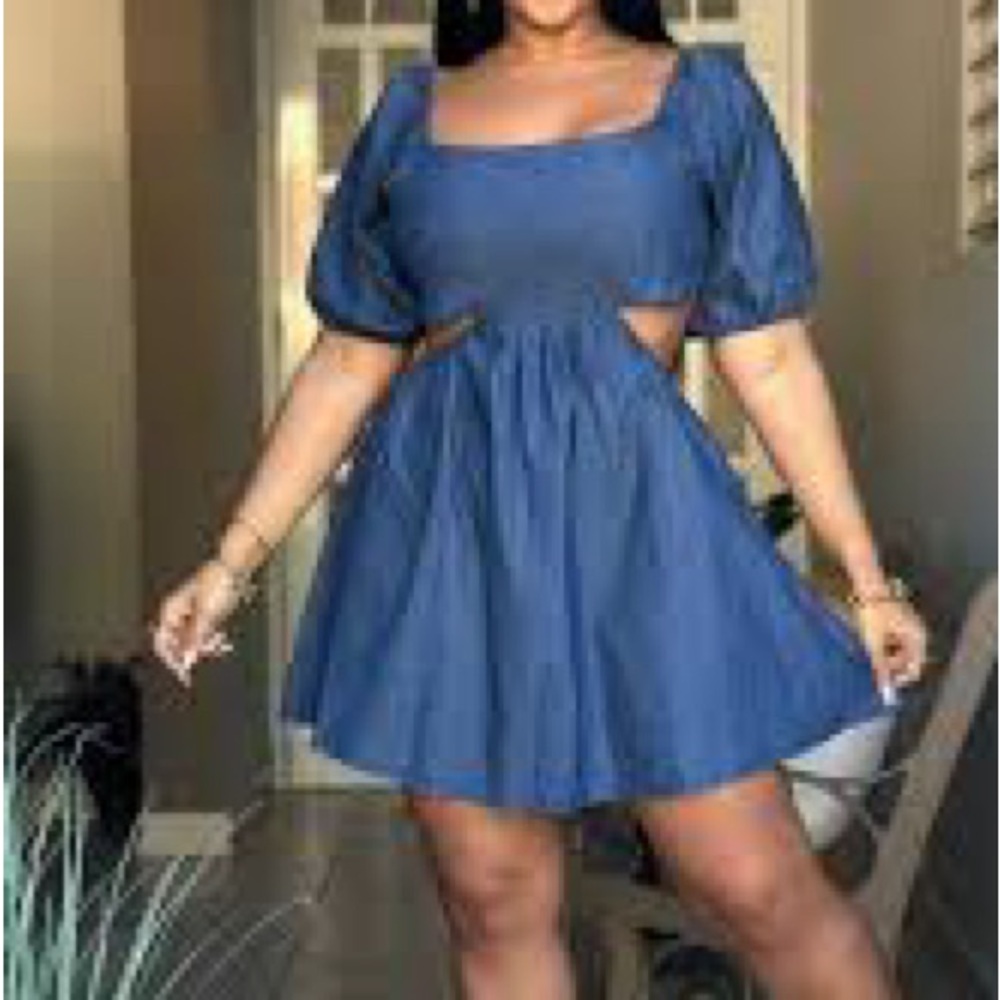 BUNDLE 2 ITEMS FOR $8✨

🌸BOUTIQUE denim blue dress ✨